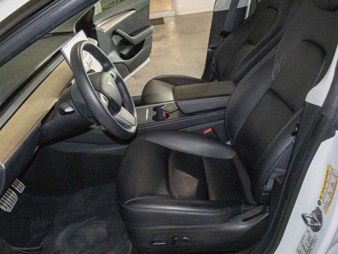 Used 2023 Tesla Model 3 Performance image 9