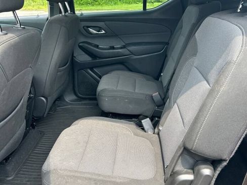 Used 2023 Chevrolet Traverse LT AWD/4WD image 8