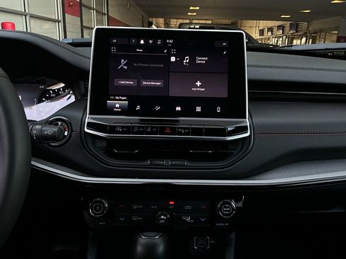 Used 2025 Jeep Compass Trailhawk image 26