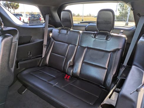 Used 2020 Ford Explorer XLT w/ Equipment Group 202A image 13