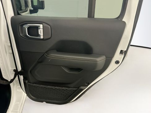 Used 2025 Jeep Wrangler Unlimited Sahara w/ Safety Group AWD/4WD image 30