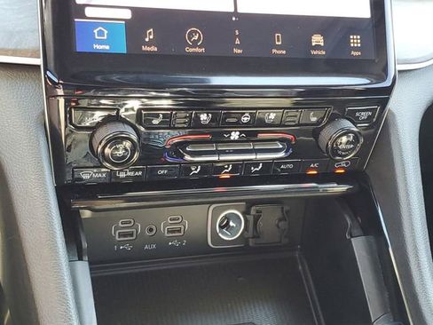 Used 2023 Jeep Grand Cherokee L Limited w/ Luxury Tech Group II image 18