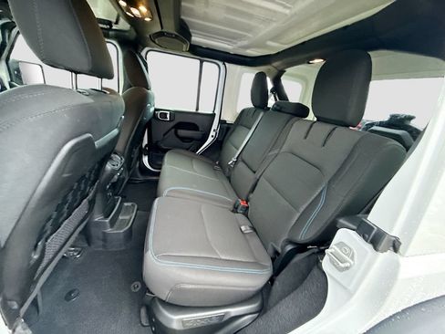 Used 2022 Jeep Wrangler Unlimited Rubicon 4xe AWD/4WD image 28