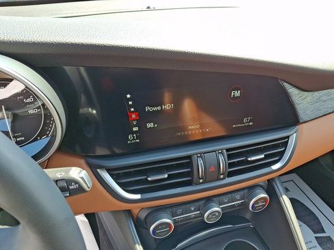 Used 2019 Alfa Romeo Giulia AWD image 18