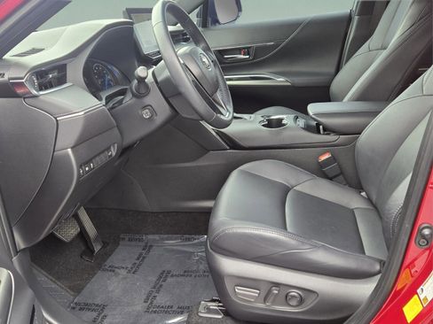 Used 2023 Toyota Venza Nightshade image 8