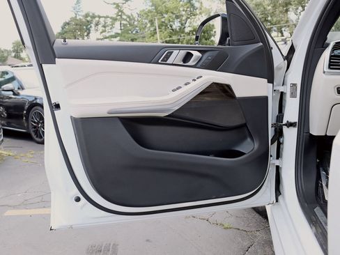 Used 2019 BMW X5 xDrive40i w/ M Sport Package AWD/4WD image 36
