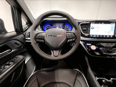 New 2026 Chrysler Pacifica Limited w/ S Appearance Package image 12