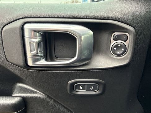 Used 2021 Jeep Gladiator Sport image 21