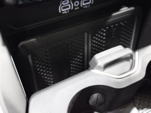 Used 2025 RAM 2500 Laramie image 28