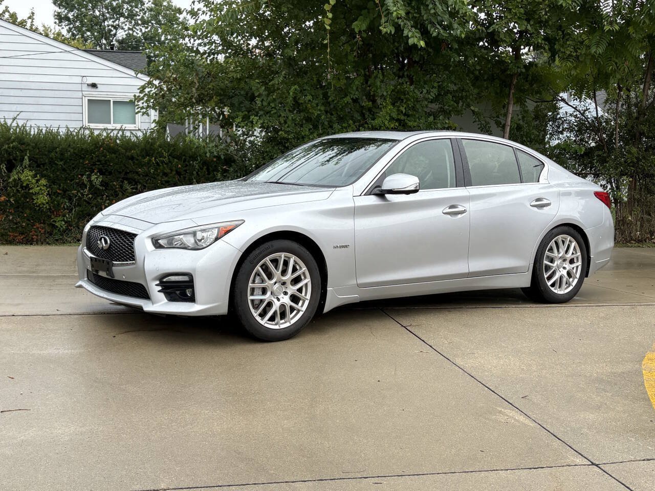 Used 2014 INFINITI Q50 Hybrid AWD w/ Deluxe Technology Package image 4