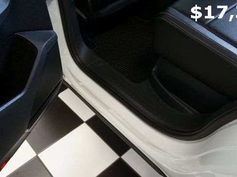 Certified 2021 Volkswagen Tiguan SE image 40