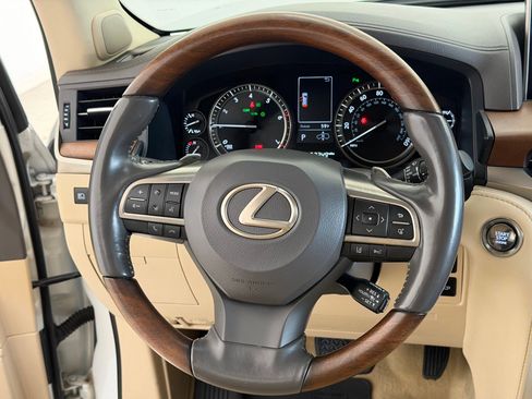Used 2020 Lexus LX 570 4WD w/ Luxury Package image 17