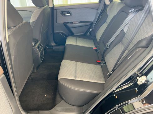 Used 2023 Nissan Rogue SV image 16