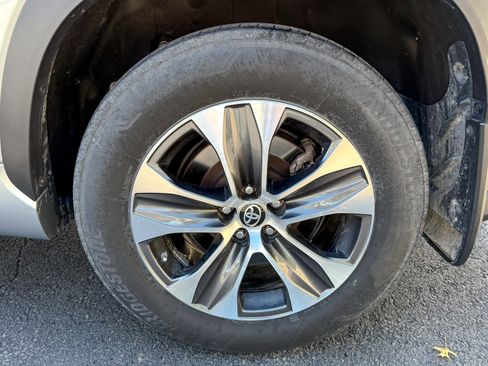 Used 2022 Toyota Highlander XLE image 13