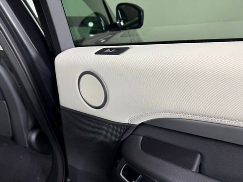 Certified 2025 Land Rover Discovery Dynamic SE AWD/4WD image 32