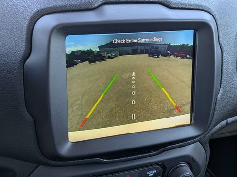Used 2023 Jeep Renegade Latitude AWD/4WD image 18