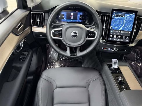Used 2025 Volvo XC90 B6 Plus AWD/4WD image 4