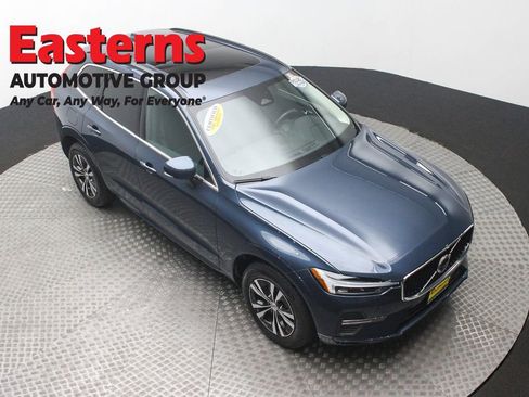 Used 2023 Volvo XC60 B5 Core image 3