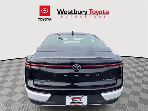 Certified 2024 Toyota Crown Platinum image 7