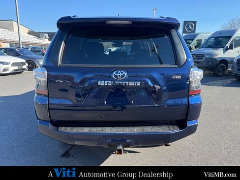 Used 2022 Toyota 4Runner SR5 Premium image 7
