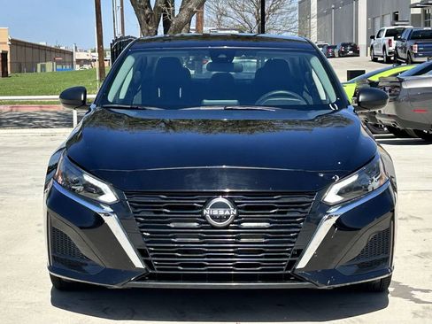 Used 2024 Nissan Altima 2.5 SV FWD image 9