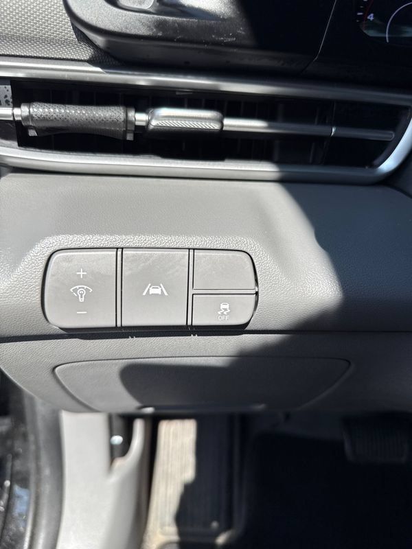 Used 2022 Hyundai Elantra SEL FWD image 18