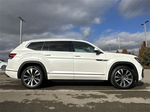 Used 2022 Volkswagen Atlas SEL Premium image 3