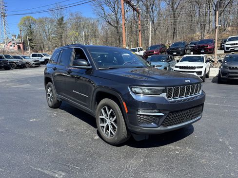 Certified 2024 Jeep Grand Cherokee Limited image 3