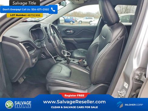 Used 2019 Jeep Cherokee Latitude Plus FWD image 9