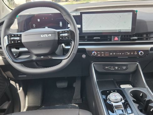 New 2027 Kia Carnival SX w/ Dark Edition Package FWD image 10