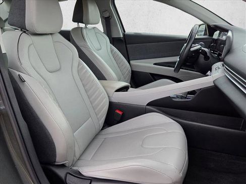 Used 2025 Hyundai Elantra Limited FWD image 23