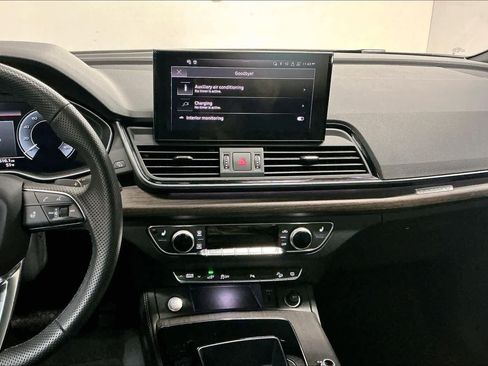 Used 2025 Audi Q5 e Premium Plus w/ Premium Plus Package image 9
