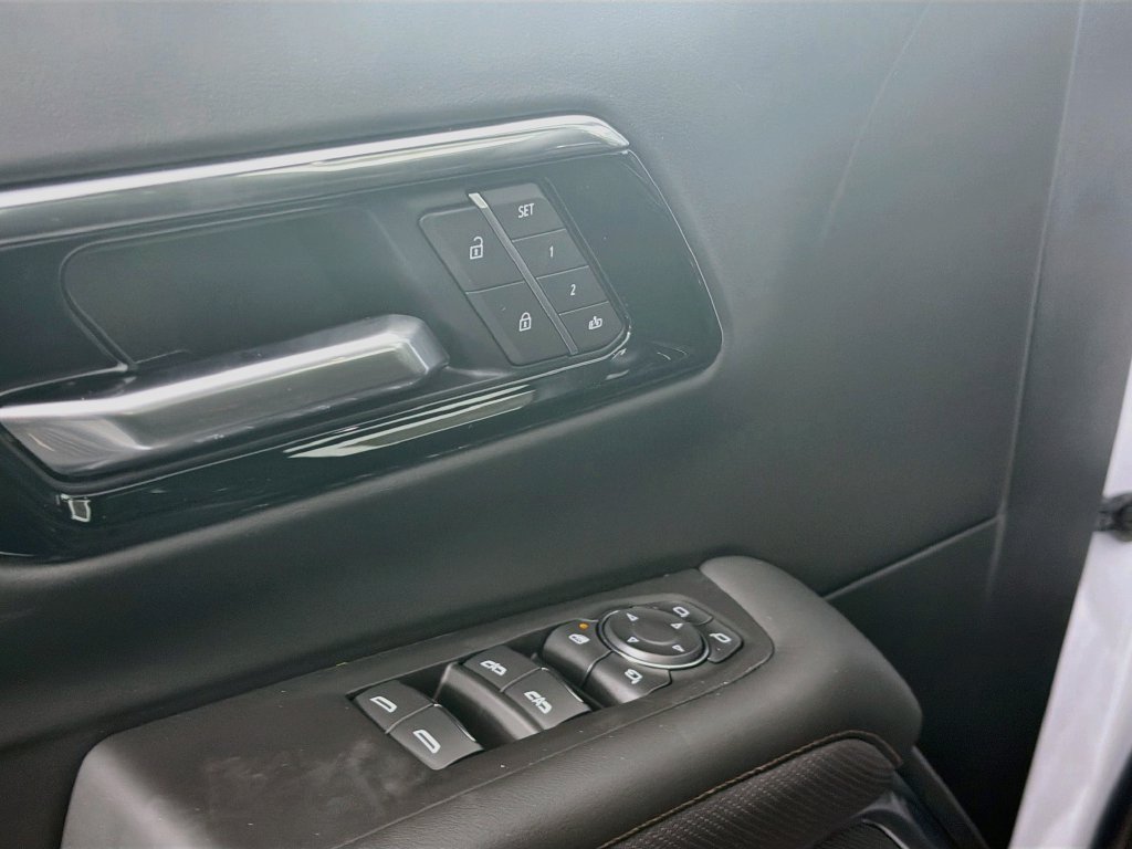 New 2026 Chevrolet Tahoe High Country AWD/4WD image 13