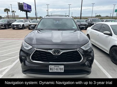 Used 2020 Toyota Highlander Platinum AWD/4WD image 3