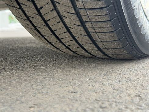 Used 2023 Toyota Venza Limited image 12