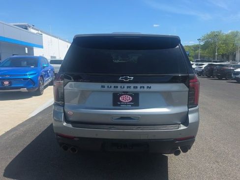 Used 2025 Chevrolet Suburban Z71 AWD/4WD image 3