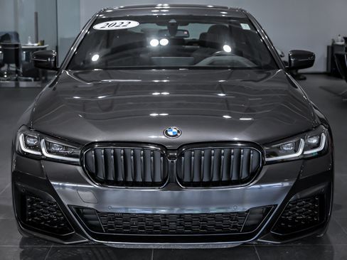 Used 2022 BMW M550i xDrive w/ Premium Package image 4