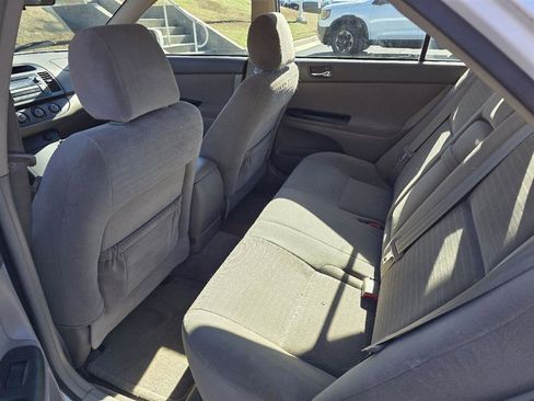 Used 2005 Toyota Camry LE image 9