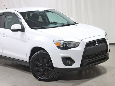 Used 2014 Mitsubishi Outlander Sport ES image 2
