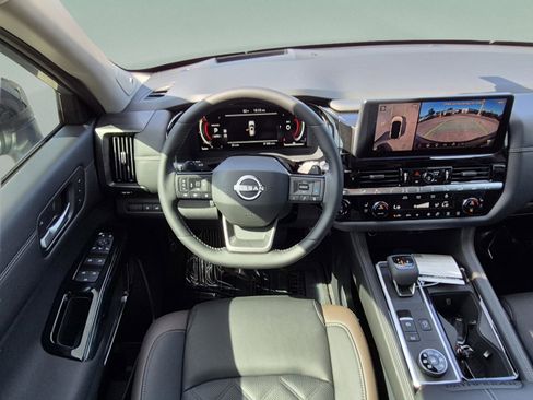 New 2026 Nissan Pathfinder Platinum AWD/4WD image 13