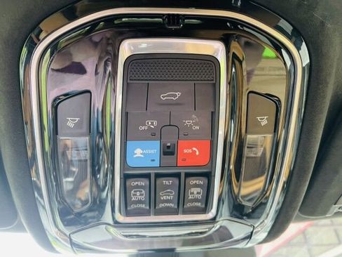 Used 2024 Jeep Grand Cherokee Summit AWD/4WD image 36