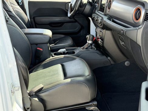 Used 2022 Jeep Gladiator Mojave w/ Cold Weather Group image 24