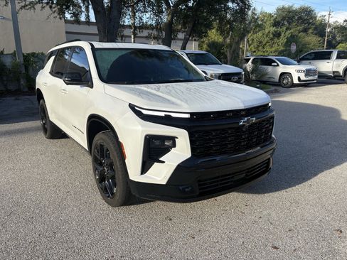 Used 2024 Chevrolet Traverse RS w/ LPO, Floor Liner Package FWD image 1