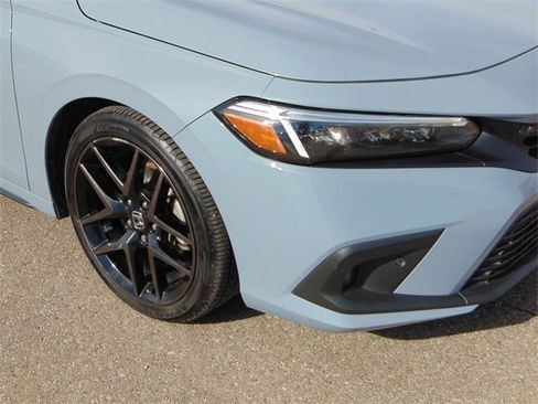 Certified 2022 Honda Civic Sport Touring image 2