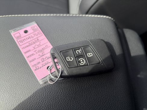 Used 2024 Volkswagen Tiguan SE AWD/4WD image 39