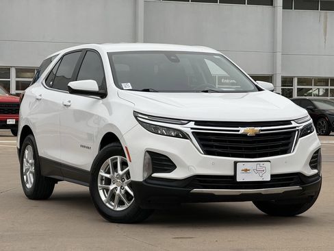 Used 2022 Chevrolet Equinox LT image 2