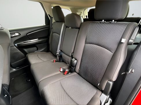 Used 2017 Dodge Journey SE w/ Flexible Seating Group FWD image 18