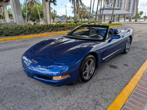 Used 2002 Chevrolet Corvette Convertible image 2