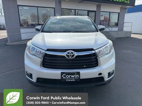 Used 2015 Toyota Highlander XLE image 2
