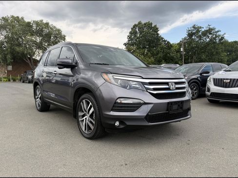Used 2016 Honda Pilot Touring image 1